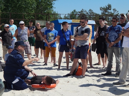 На морському побережжі відбулись практичні навчання матросів-рятувальників